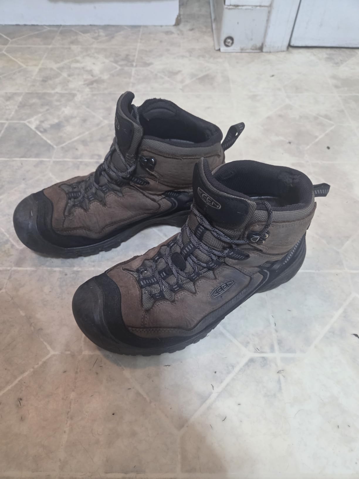 KEEN Men's Targhee 4 Mid Height Waterproof Hiking Boots customer photo 1