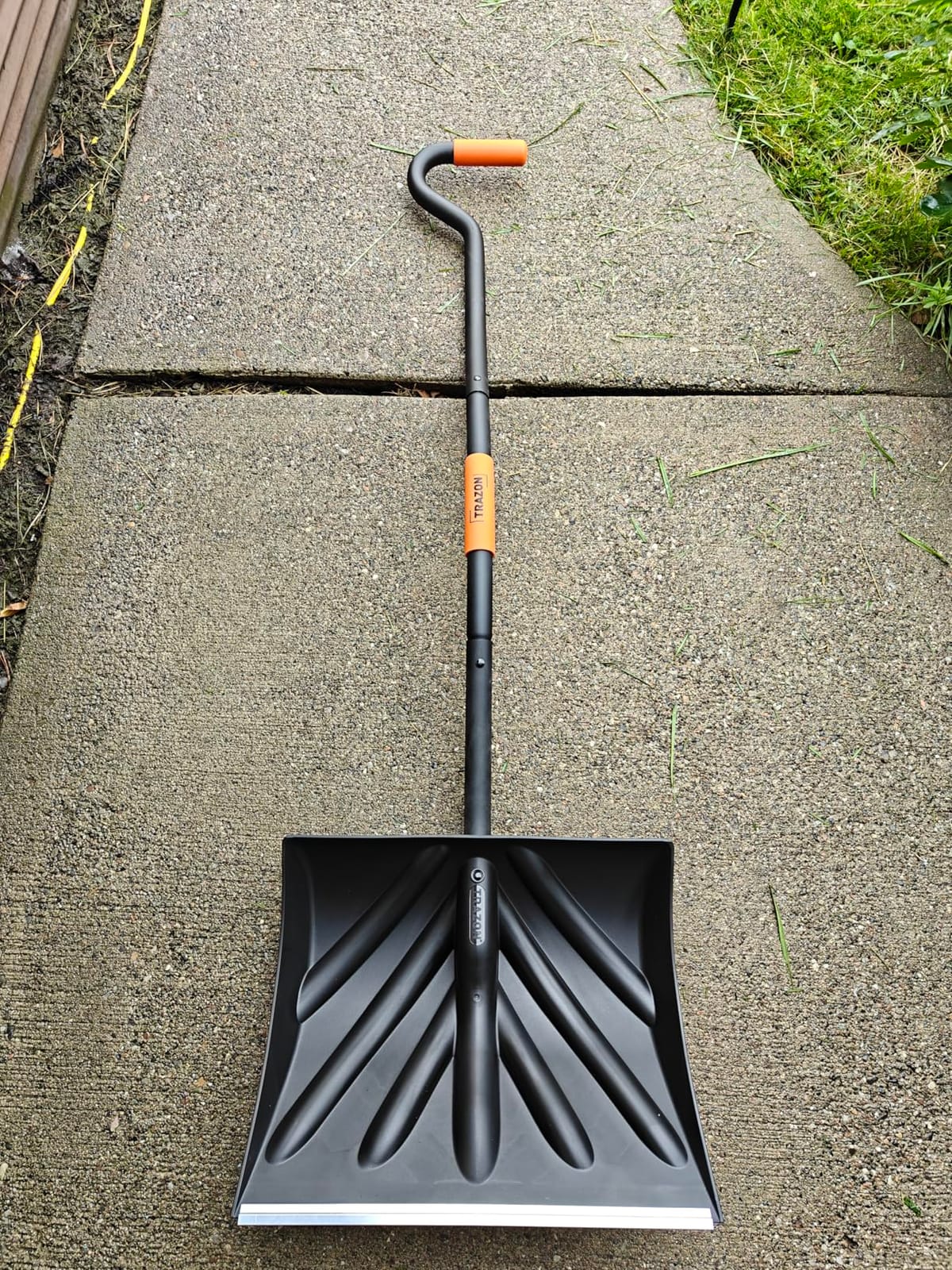 Snow Shovel Heavy Duty for Driveway with Ergonomic Handle to Use Without Backpain for Home Garage Car - Snow Shovel with 18 Inch Blade Large Capacity and 58 Inch Long Ergonomic Handle (Black) customer photo 1