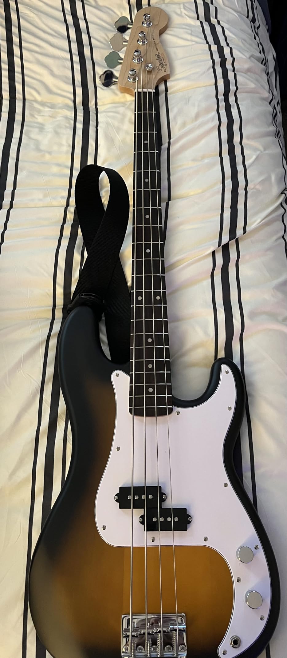 Fender Squier Debut Series Precision Bass Guitar, Beginner Guitar, with 2-Year Warranty, Includes Free Lessons, Black with Matte Finish customer photo 1