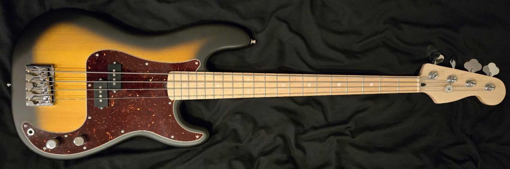 Fender Squier Debut Series Precision Bass Guitar, Beginner Guitar, with 2-Year Warranty, Includes Free Lessons, Dakota Red with Matte Finish customer photo 1