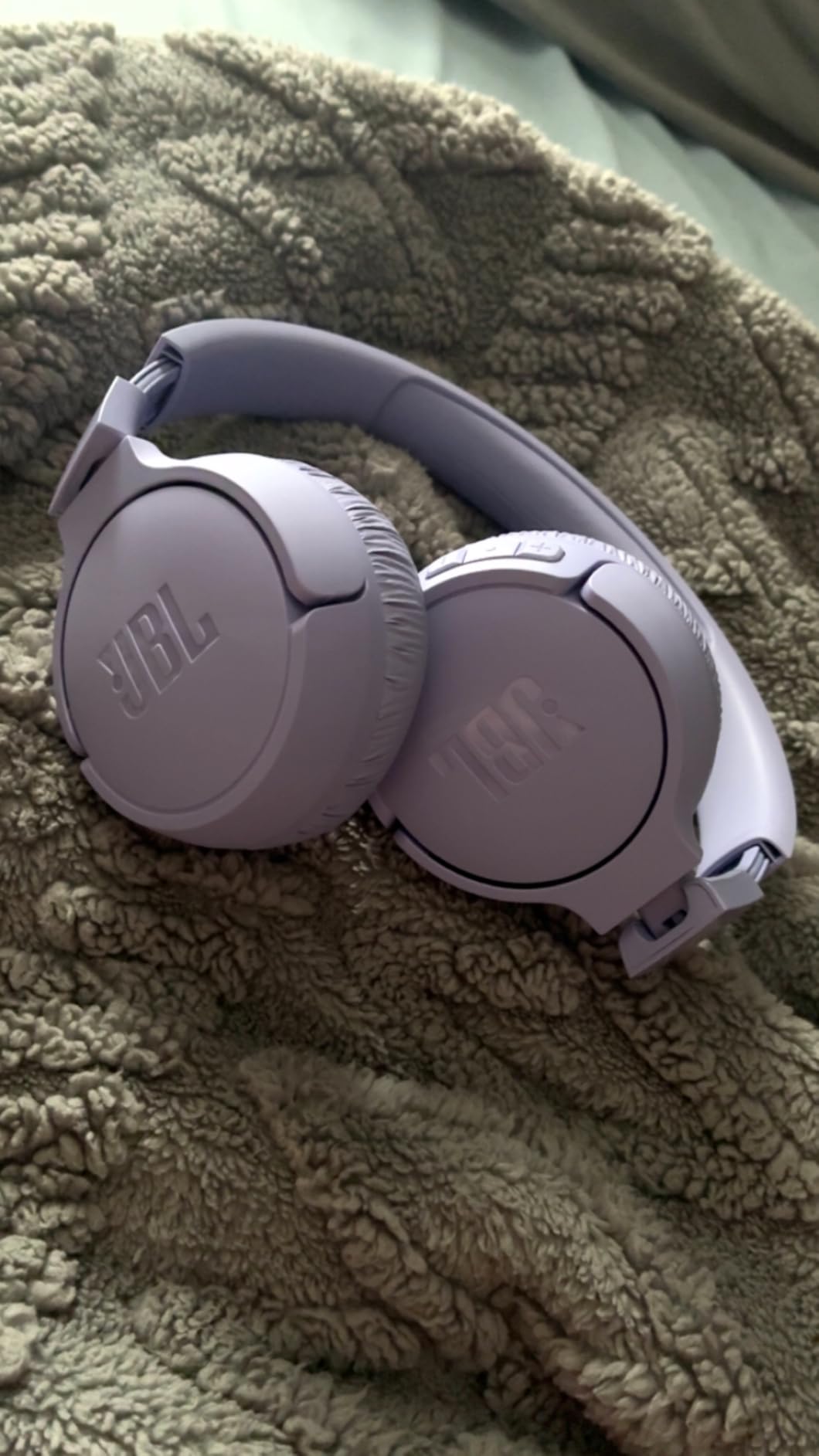 JBL Tune 670NC - Wireless On-Ear Headphones - Black customer photo 2