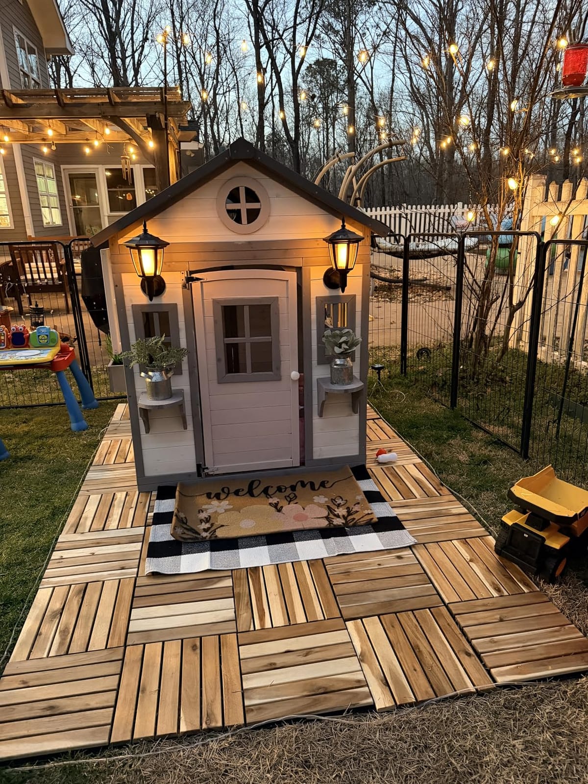 Outsunny Outdoor Kids Playhouse with Dutch Door for Toddlers 3-8, Beige customer photo 1