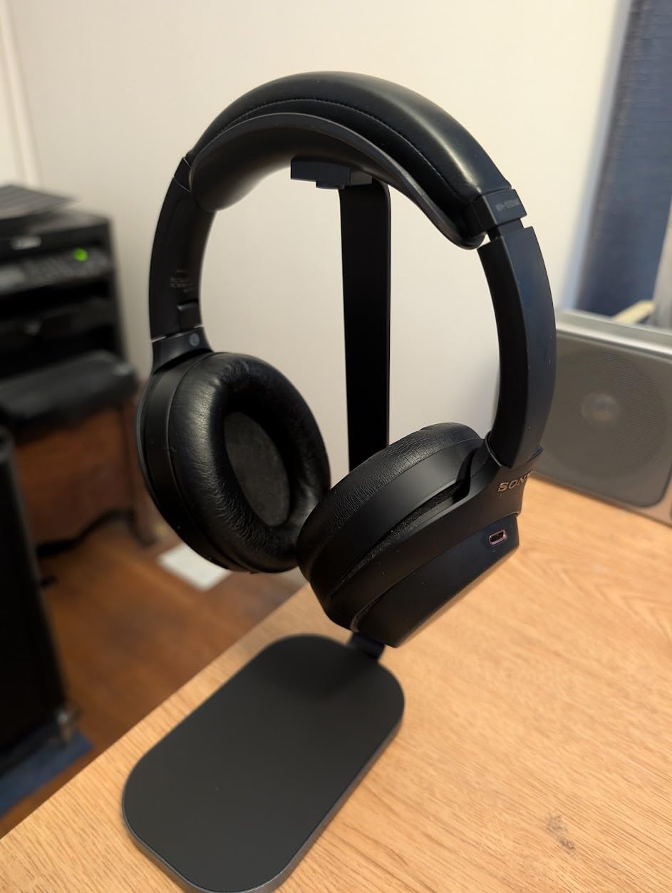 VICHYIE Headphone Stand, Headset Holder for Desk - Black customer photo 2