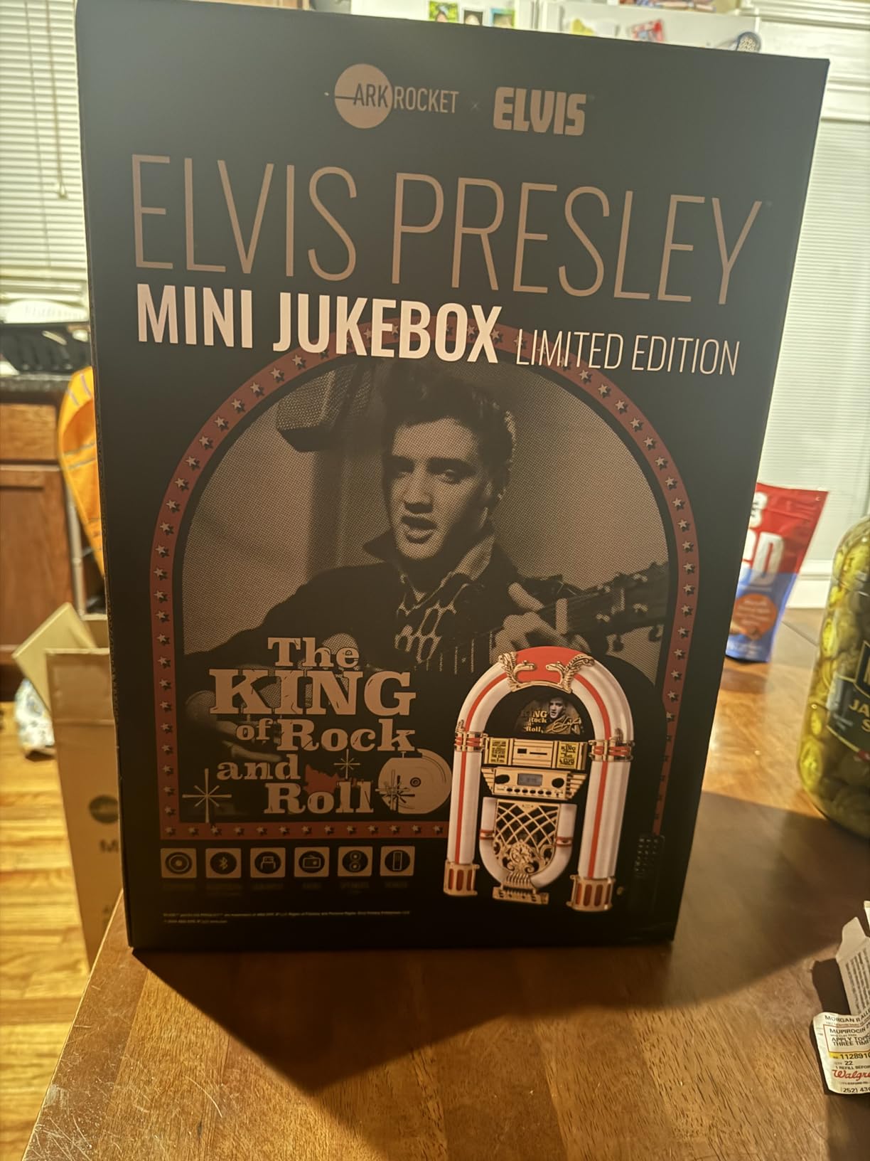 Arkrocket x Elvis Presley Mini Jukebox/Tabletop CD Player/Bluetooth Speaker/Radio/USB and SD Card Player with Retro LED Lighting System (Limitied Edition), Black Gloden customer photo 1