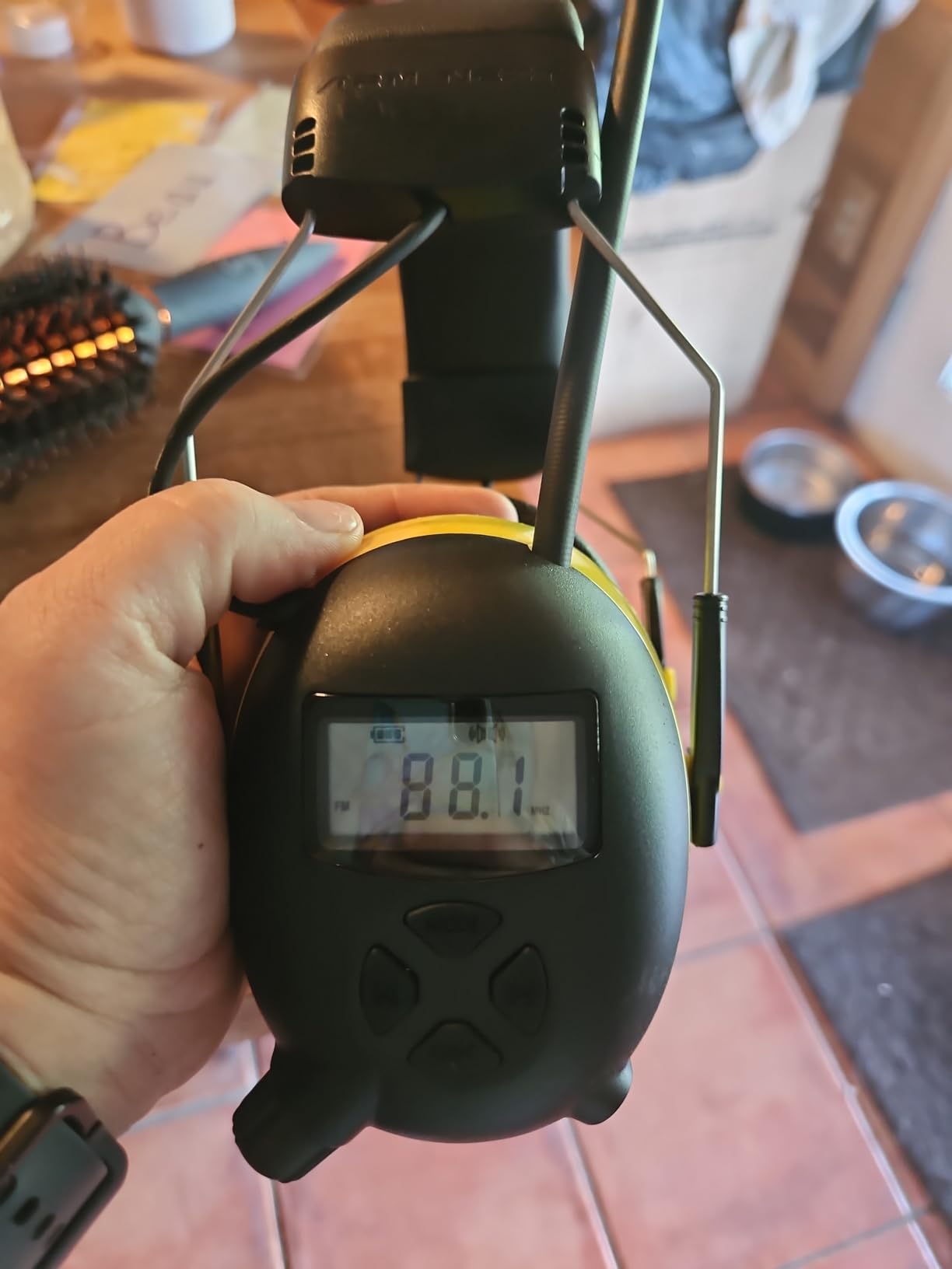 BJKing AM/FM Radio Headphones with Digital Display, 30dB AM FM Hearing Protection Safety Ear Muff, Ear Protection Headphone for Mowing, Landscaping, Shooting and Construction Black-Yellow customer photo 2