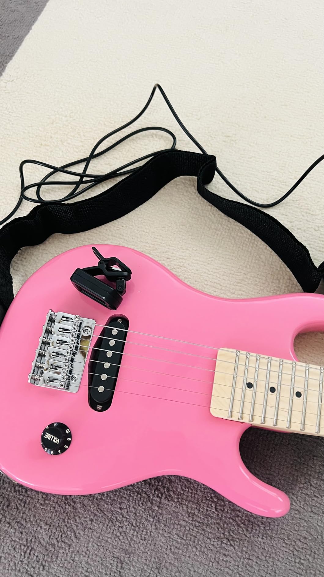 30 Inch Kids Electric Guitar Beginner Kits ST Style Mini Electric Guitar for Boys Girls，Electric guitar Starter Kit w/ 5W Amplifier, Strap, Gig Bag, Strings, tuner，strings，Picks (Black) customer photo 1