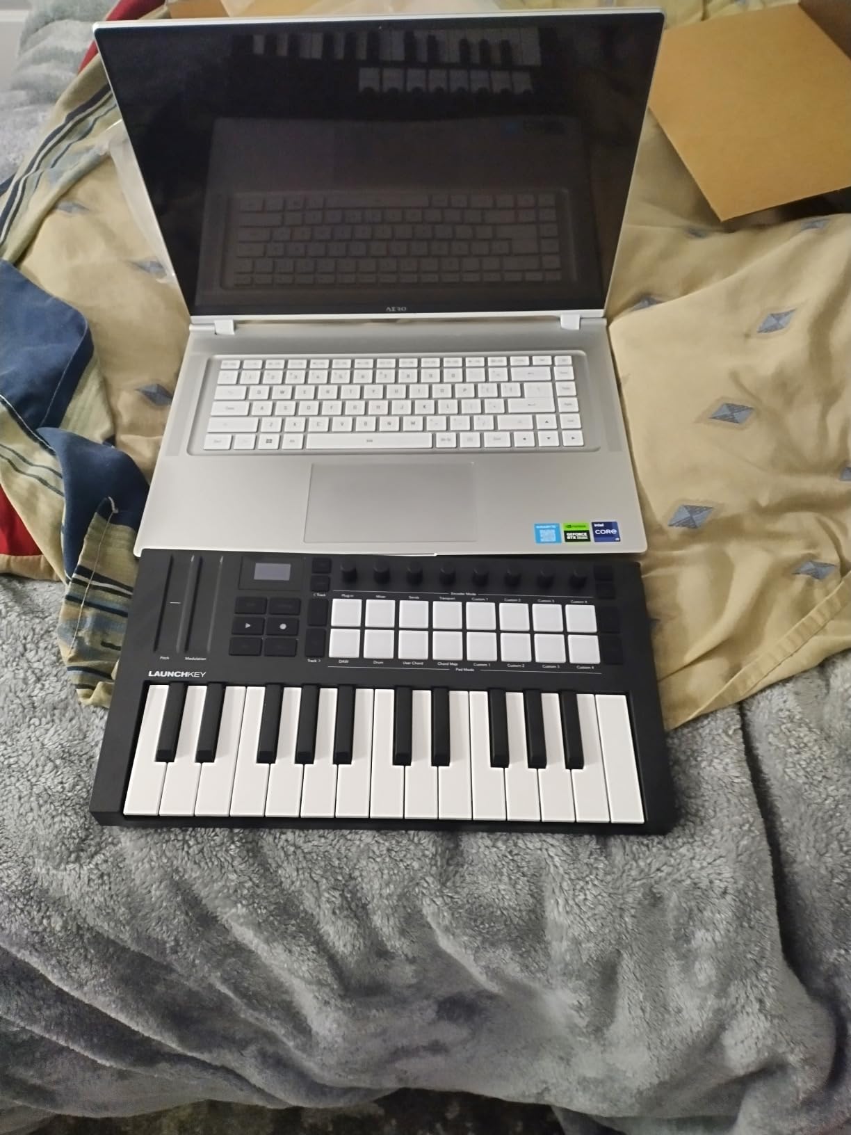 Novation Launchkey Mini 25 MK4 USB MIDI Keyboard Controller customer photo 1