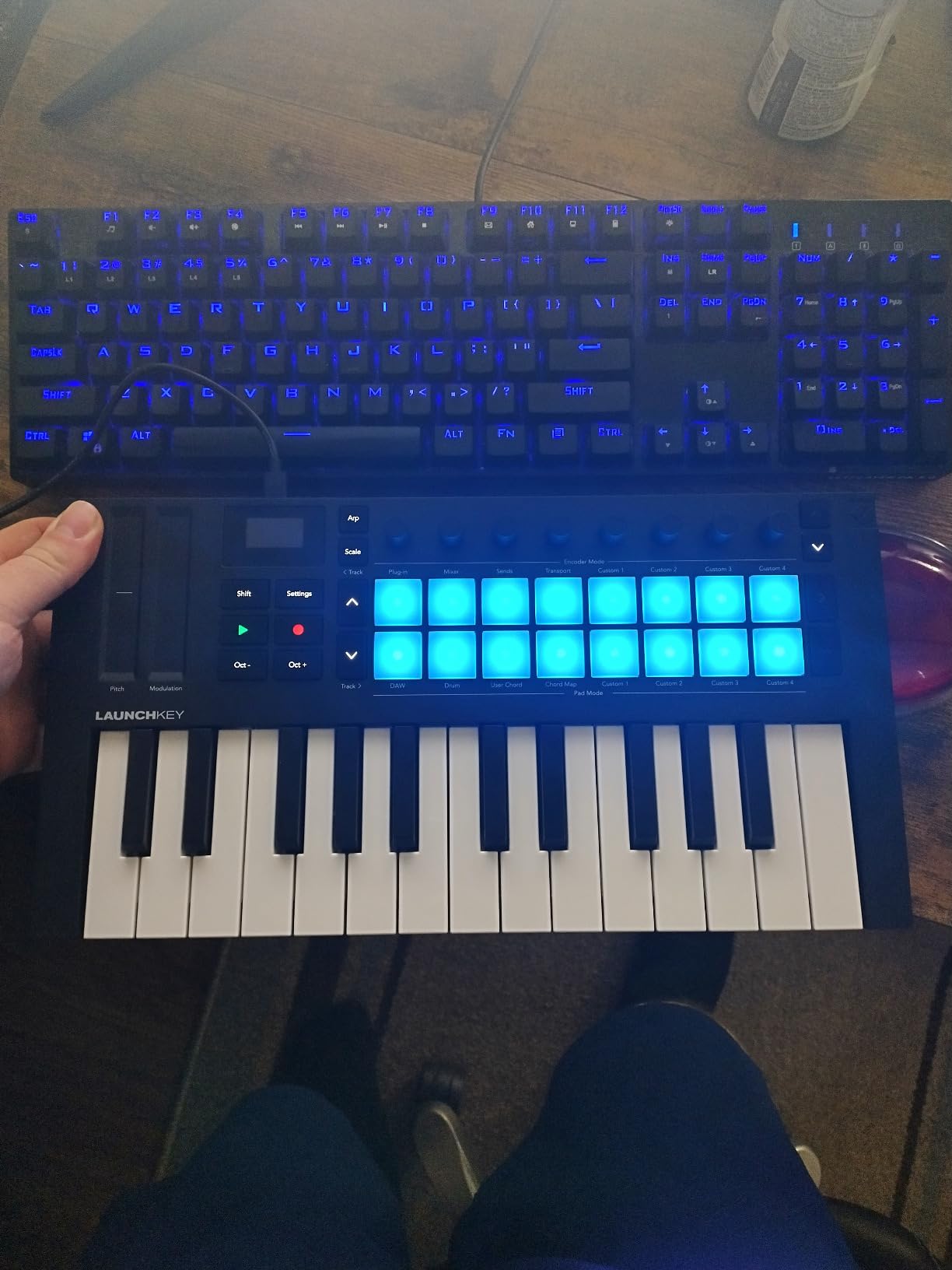 Novation Launchkey Mini 25 MK4 USB MIDI Keyboard Controller customer photo 2