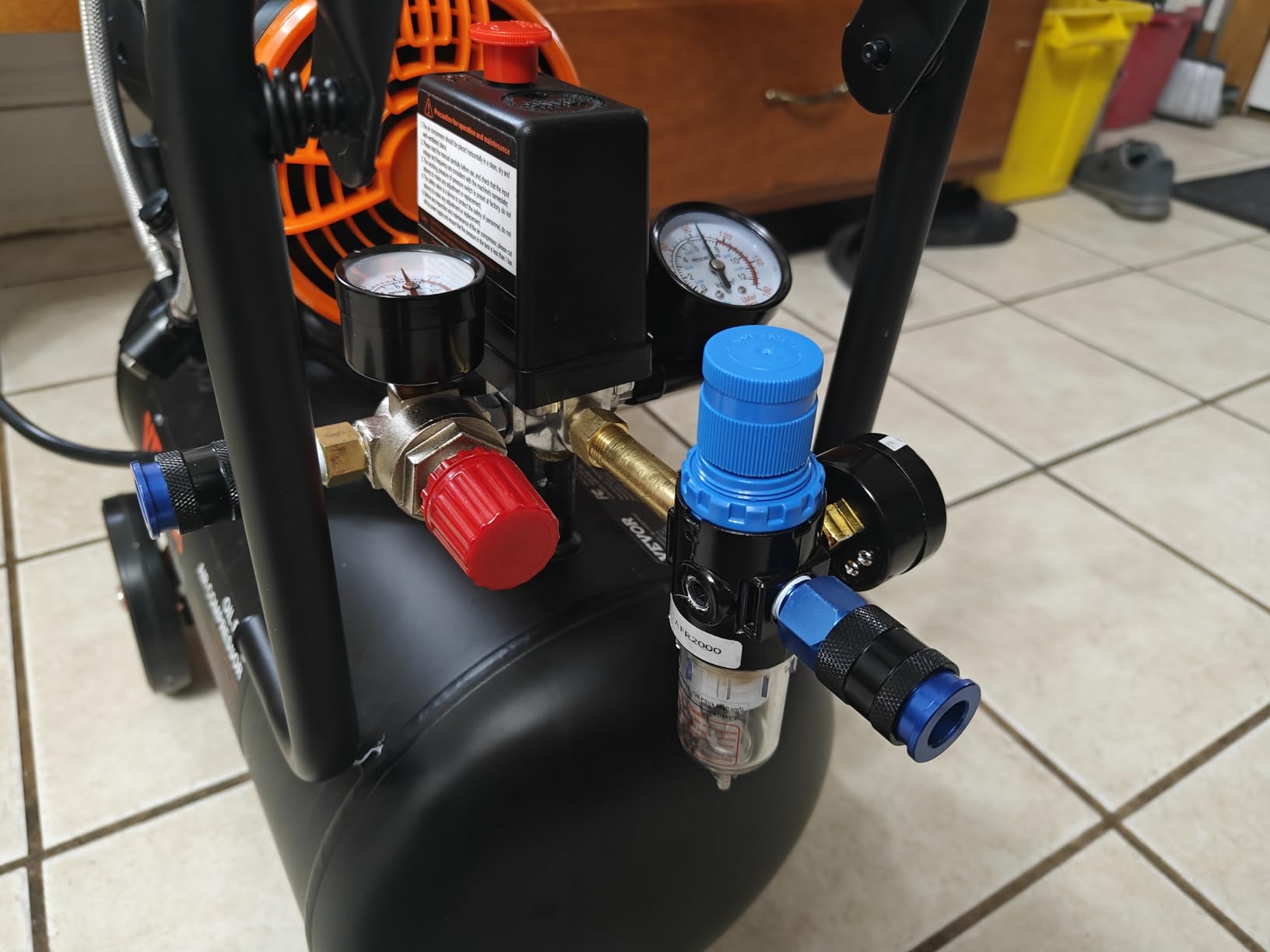 VEVOR Air Compressor, 10 Gallon Steel Tank, 2HP 5.3 CFM@90 PSI Oil Free Air Compressor & Max. 125PSI Pressure, 78dB Ultra Quiet Portable Compressor, for Auto Repair, Tire Inflation, Spray Painting customer photo 2