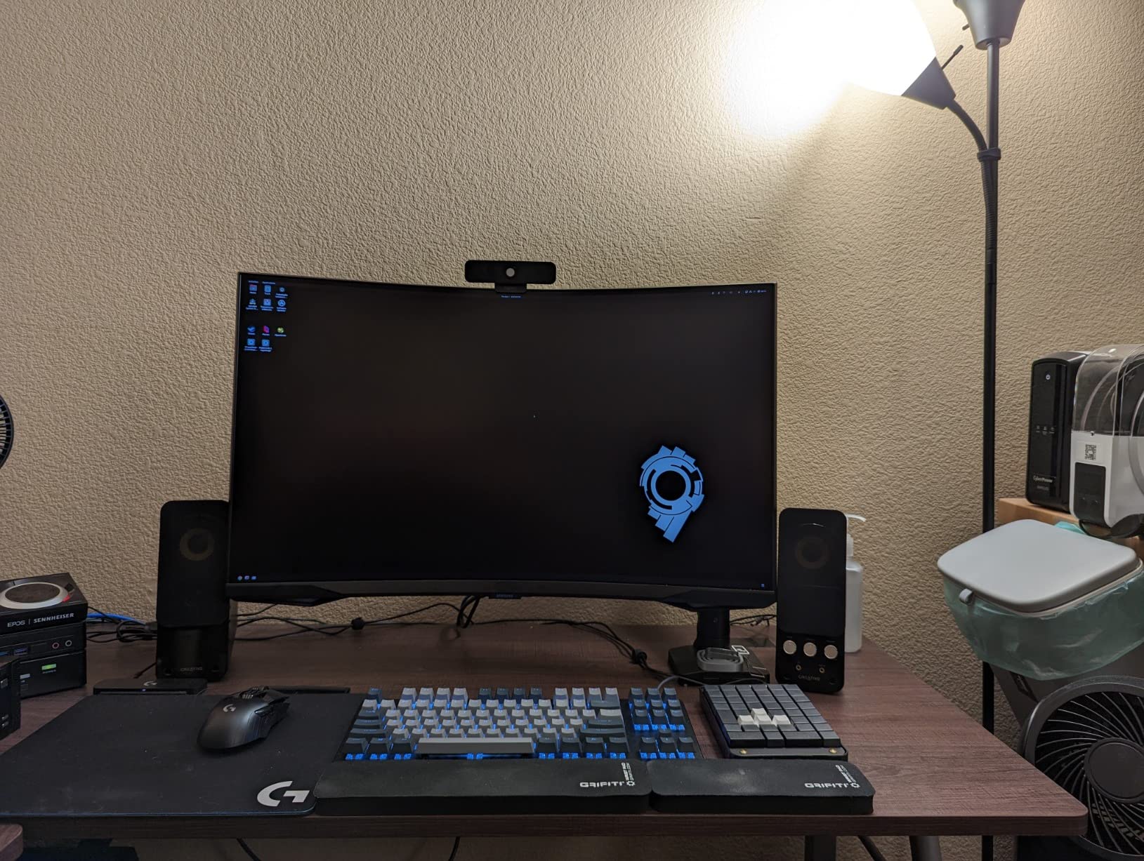 WALI Adjustable Single Monitor Arm for 13-34 inch Screens, up to 26.4 lbs | Single Monitor Desk Mount, Full Motion with Tilt, Swivel, Rotation, C-Clamp & Grommet Base, VESA 75/100mm (GSMP001N), Black customer photo 1
