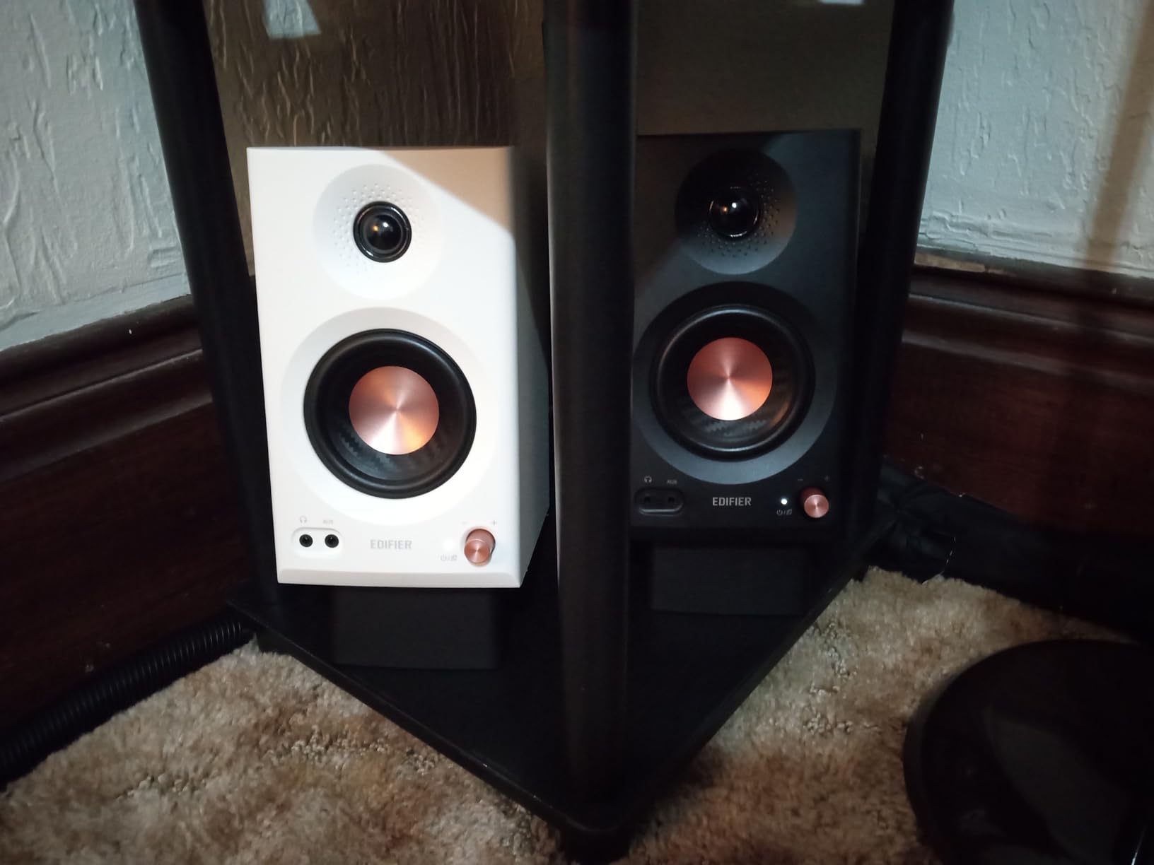 Edifier MR3 Powered Studio Monitor Speakers, Hi-Res Audio Certified Bluetooth V5.4 Active Bookshelf Loudspeakers, 2.0 Computer Speaker with Headphone Output RCA AUX Balanced TRS Input - Black (Pair) customer photo 1