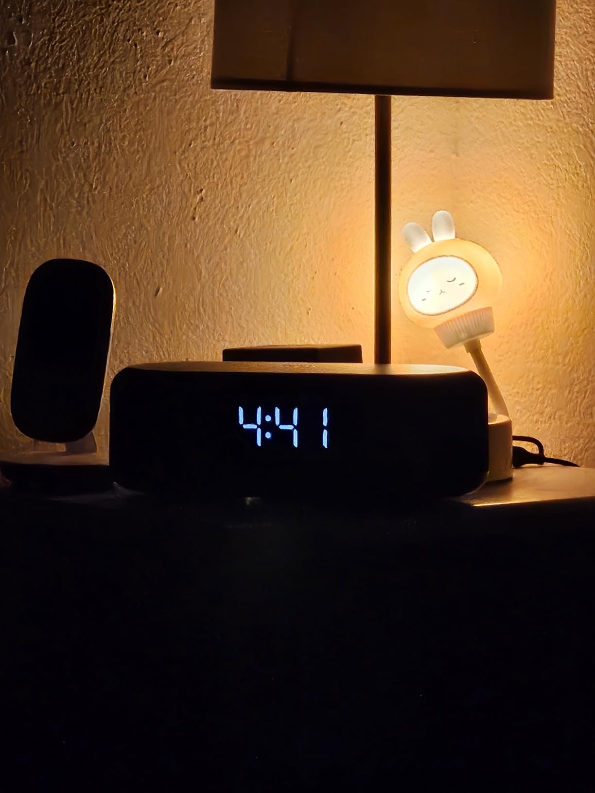 iHome Bluetooth Alarm Clock with Wireless Charger and USB Charging Station, Digital Alarm Clock for Bedrooms, Office, or Dorm (iBTW112) customer photo 1