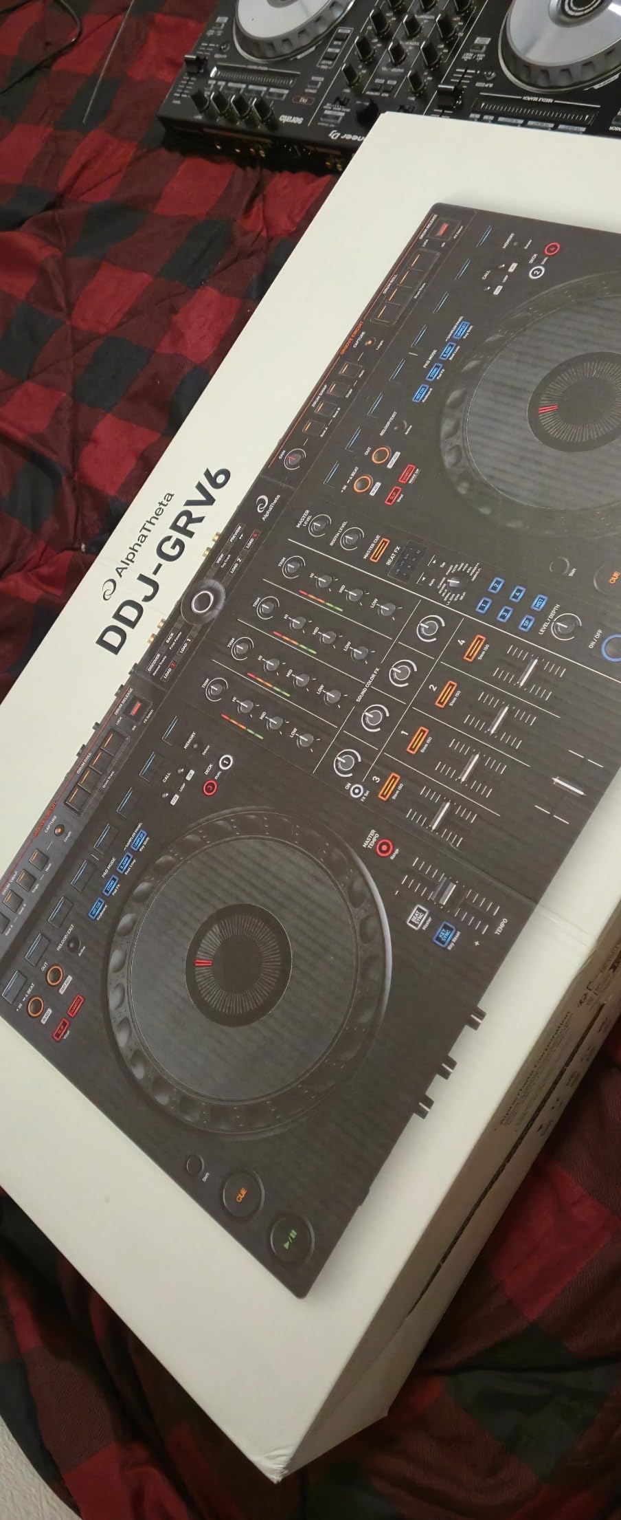 AlphaTheta DDJ-GRV6 4-Channel DJ Controller, Groove Circuit, Black customer photo 1