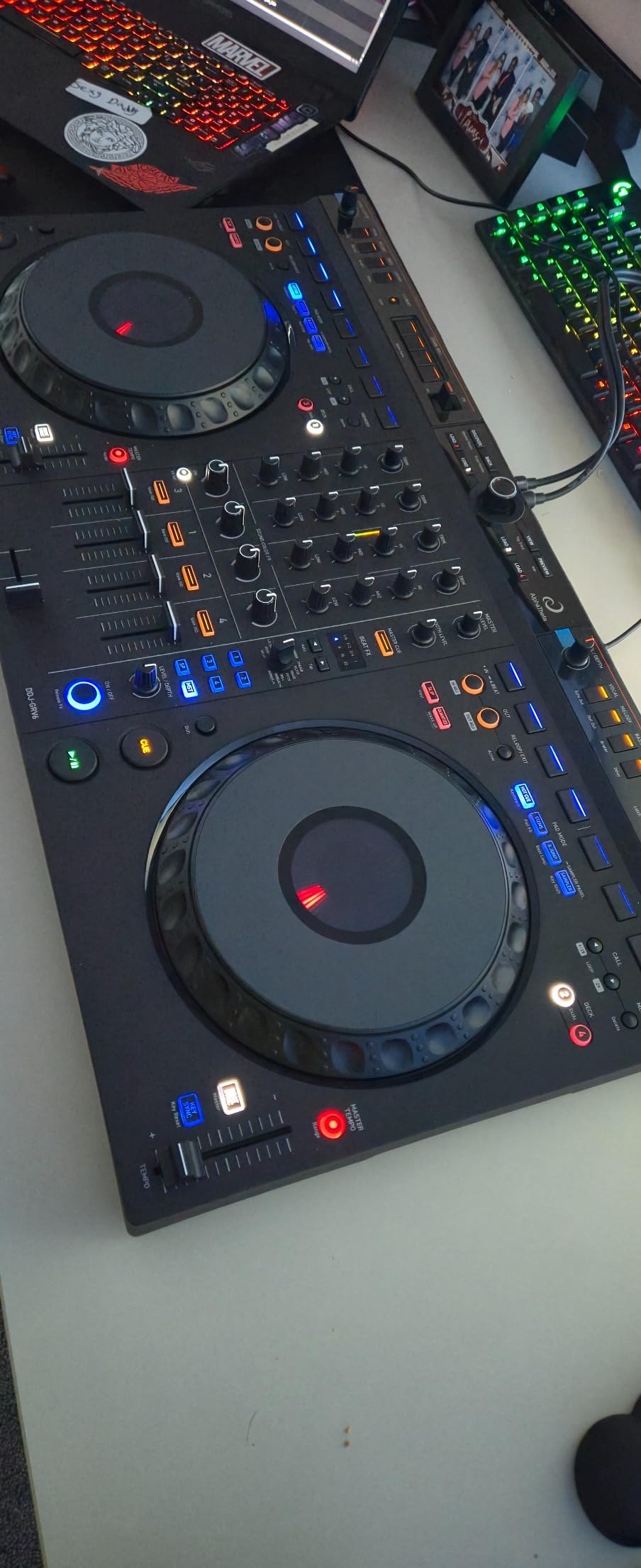 AlphaTheta DDJ-GRV6 4-Channel DJ Controller, Groove Circuit, Black customer photo 2
