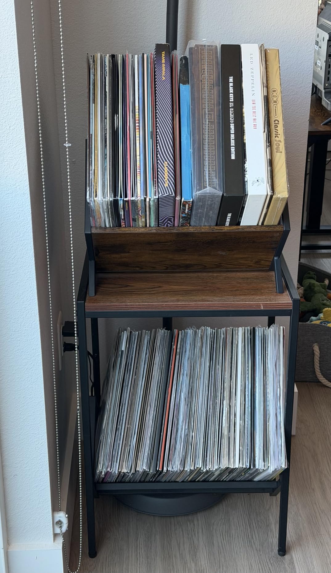 YINMIT Vinyl Record Holder, 80-100 LP Vinyl Record Storage Rack, Quick Assembly Vinyl Record Display, Retro Style Organizer for Magazine, Book, Files, Albums (Rustic Brown, 1 Tier) customer photo 2