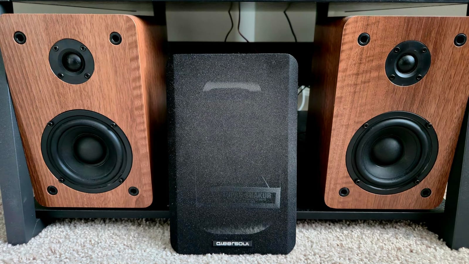 QLEARSOUL SoulBox S1 Vinyl Record Player with Stereo Speakers customer photo 2