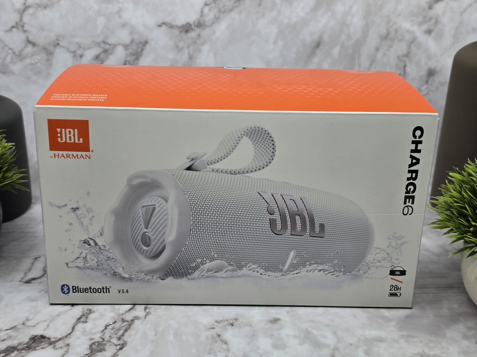 JBL Charge 6 - Portable Waterproof & Drop-Proof Bluetooth Speaker, Bold JBL Pro Sound & AI Sound Boost, 28Hrs Playtime, Built-in powerbank & Comes with a Sturdy/Removable Carrying Strap (Black/Teal) customer photo 2