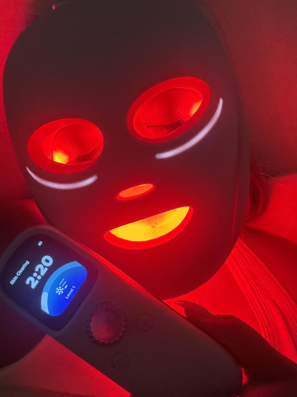 Shark CryoGlow LED Face Mask, Red Light Therapy, Under-Eye Cooling, FW312 customer photo 1