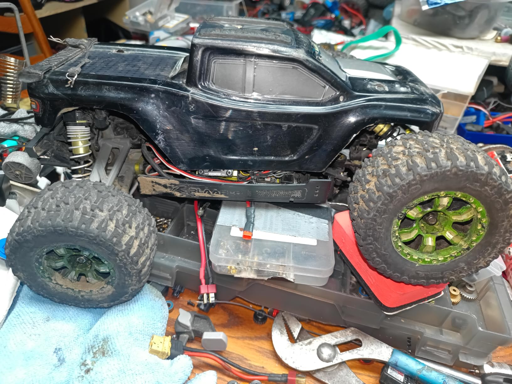RIAARIO 1/10 Brushless RC Cars, 50+ MPH, 4WD, Waterproof, Carbon Fiber customer photo 1