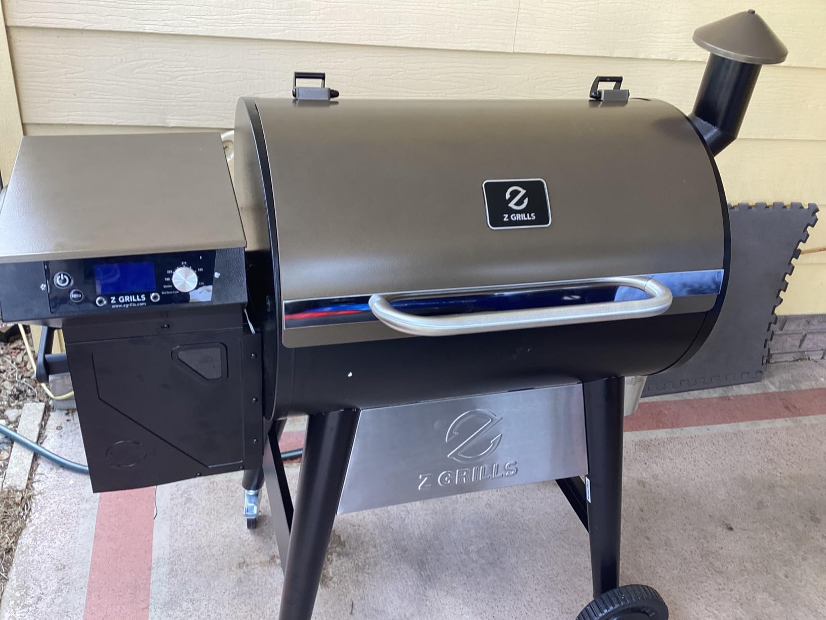 Z GRILLS 600D 8-in-1 Wood Pellet Grill & Smoker, 572 Sq In, PID 3.0 customer photo 2