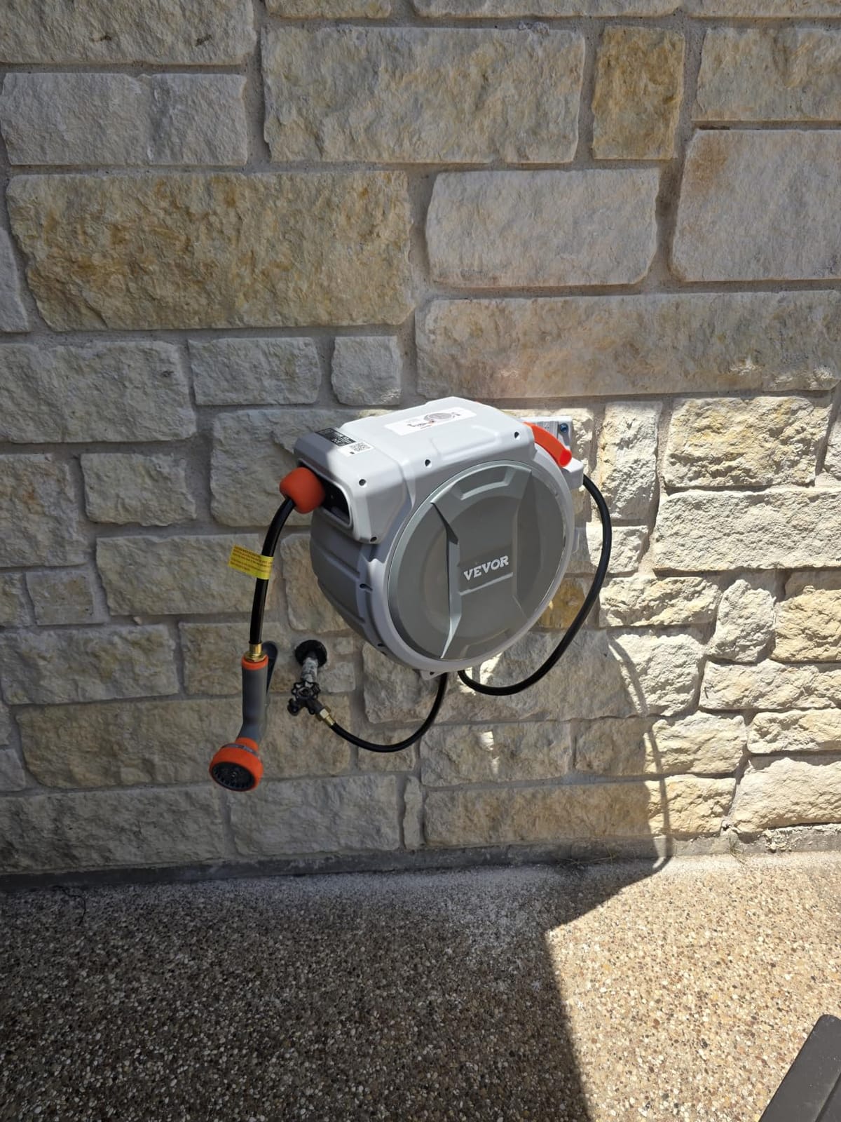 VEVOR Retractable Garden Hose Reel, 5/8 Inch x 100 ft Wall Mounted Hose Reel, Heavy Duty Garden Hose Reel with 9 Patterns Nozzle, Any Length Lock, Upgraded Slow Return System and 180°Swivel Bracket customer photo 2