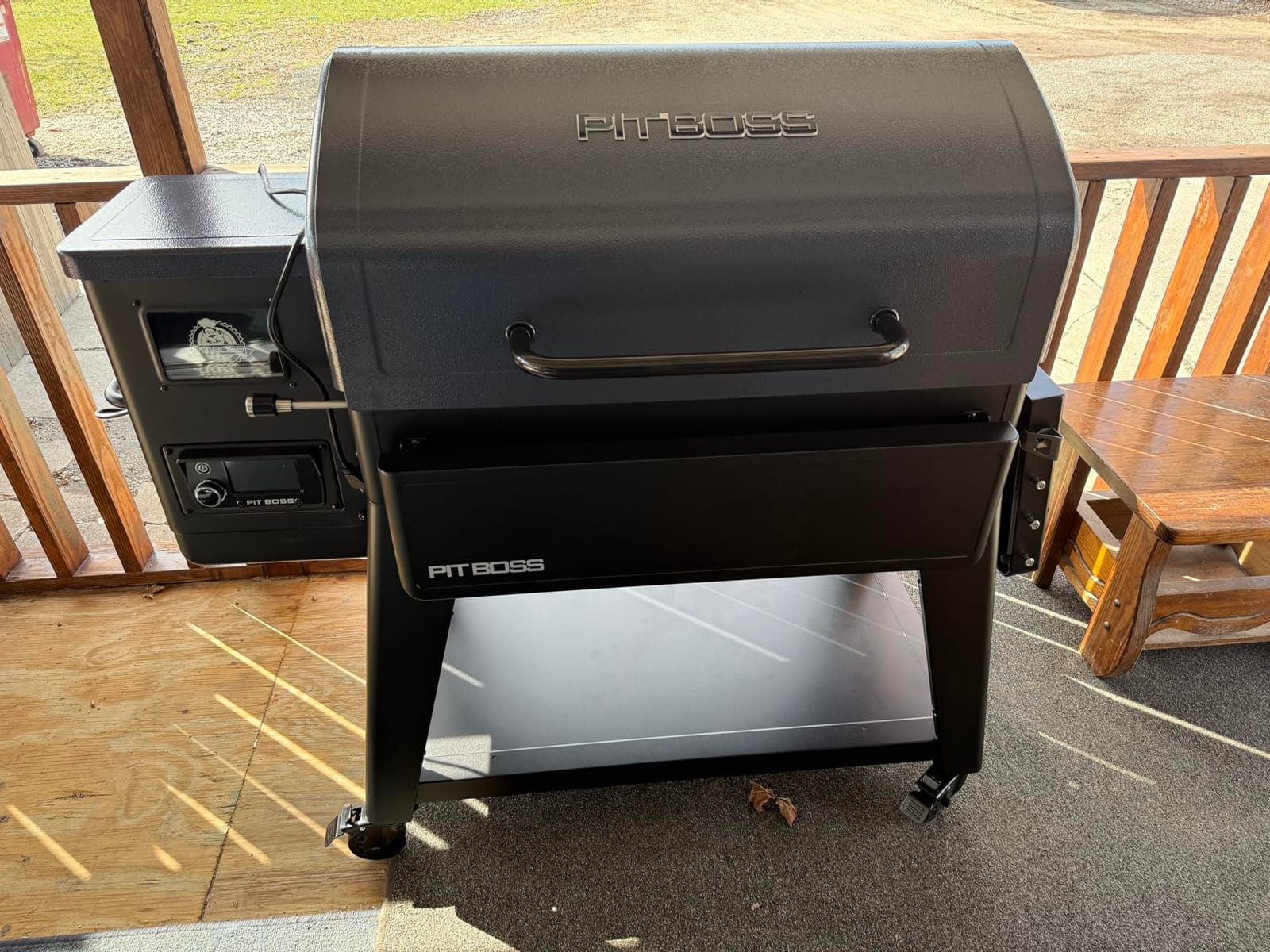Pit Boss 850 Navigator Series WiFi & Bluetooth Wood Pellet Grill & Smoker, Flame Broiler and LCD Digital Controller, 932-Sq. In. Cook Space, 180°F to 500°F Temp Range, Meat Probe, 30 lb. Hopper customer photo 2