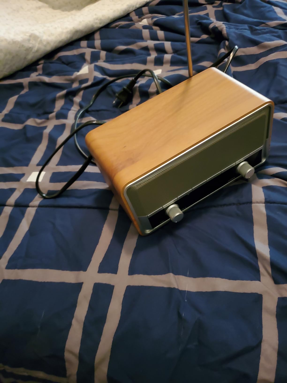 Retro Wood AM FM Bluetooth Radio with Time/Station Display customer photo 1