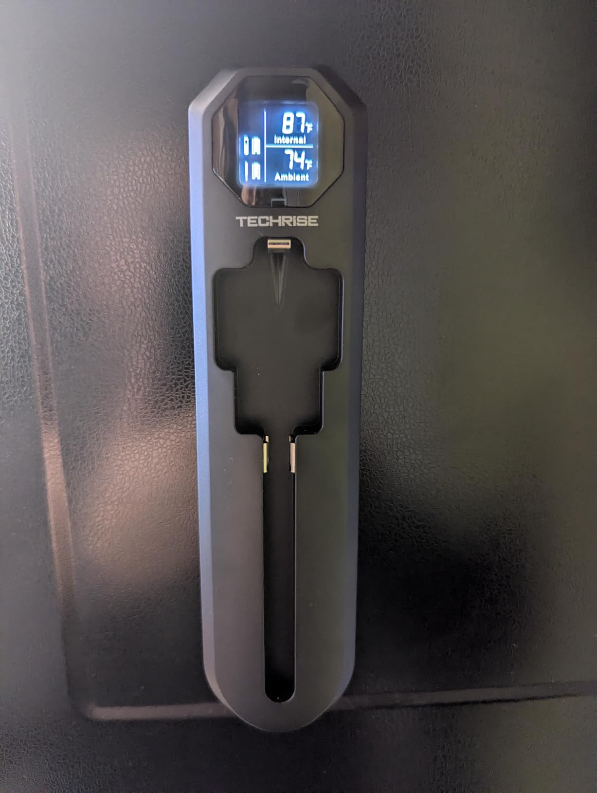 TechRise Bluetooth Wireless Meat Thermometer with APP,Wireless Meat Thermometer Digital for Oven,Smoker,Air Fryer,Kitchen Cooking,Instant Read Digital Probe with Alarm, Long Range,Rechargeable,Black customer photo 2