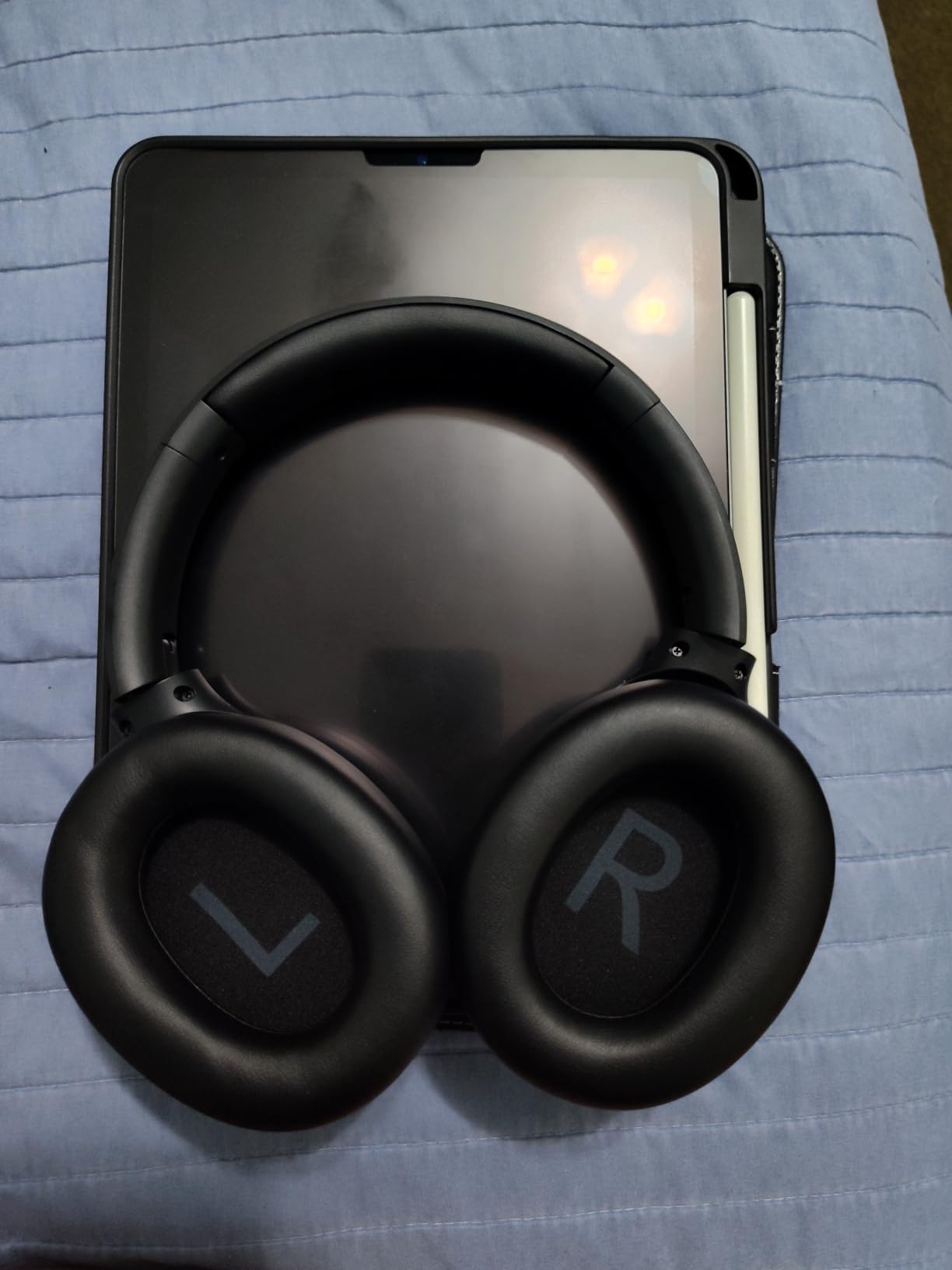 TOZO HT3 Hybrid Noise Cancelling Wireless Headphones, 90H Over Ear Headset customer photo 2