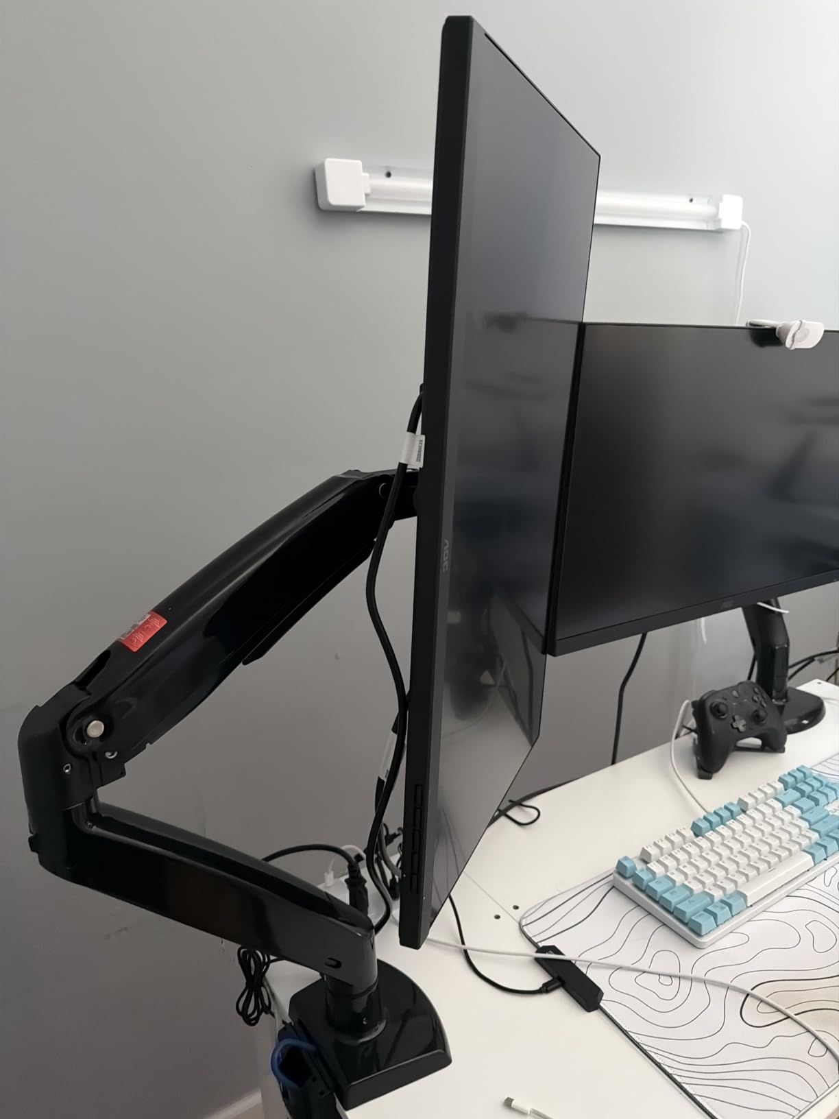 ErGear Single Monitor Arm, Fully Adjustable Monitor Mount for 13–34 Inch Screens, Fast Install Computer Monitor Stand with Tool-Free VESA Mount, Cable Management, Holds 19.8 lbs, Max VESA 100x100mm customer photo 2