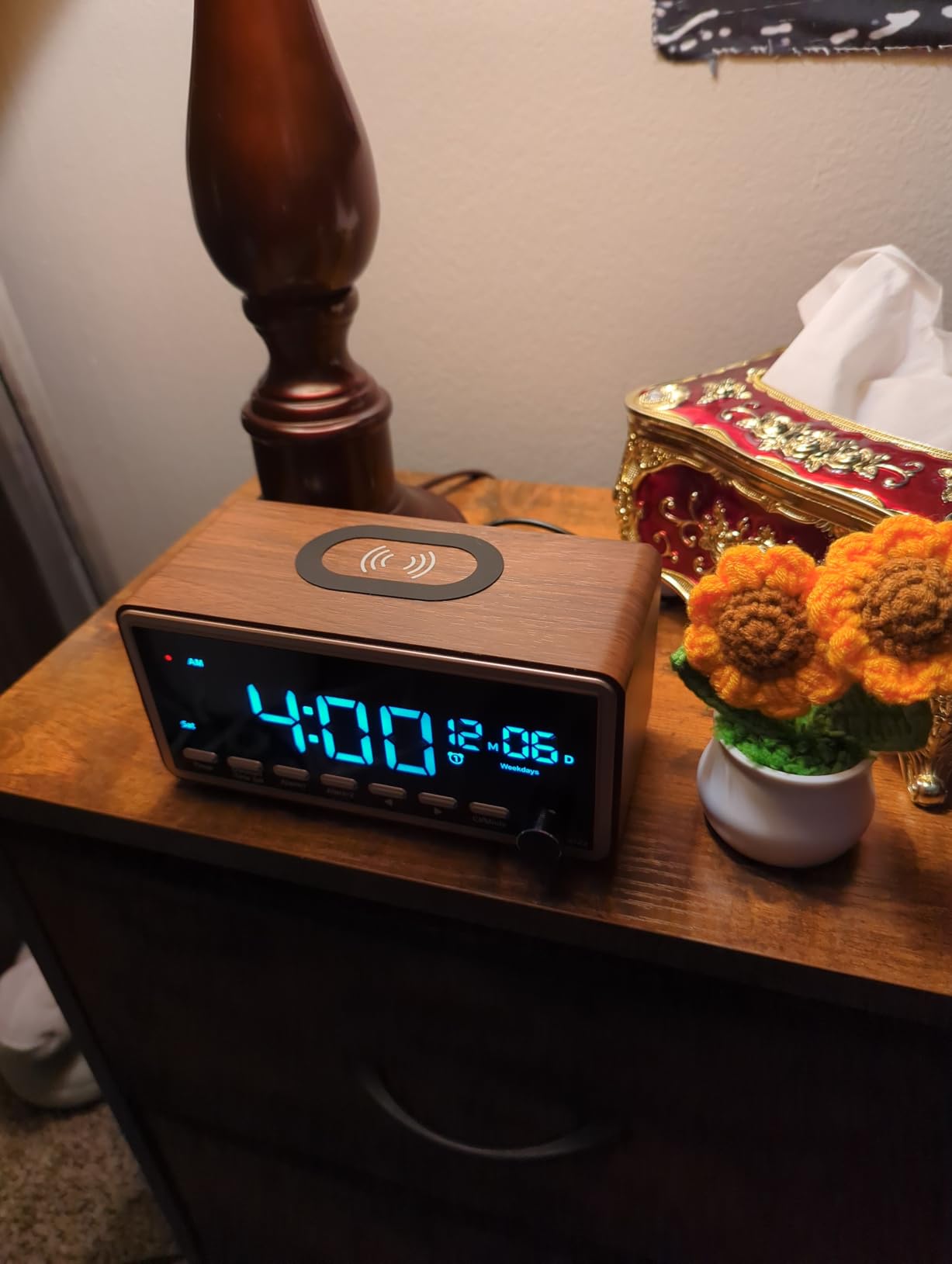 WamGra Retro Alarm Clock Radio with Wireless Charging, Bluetooth Speaker customer photo 1