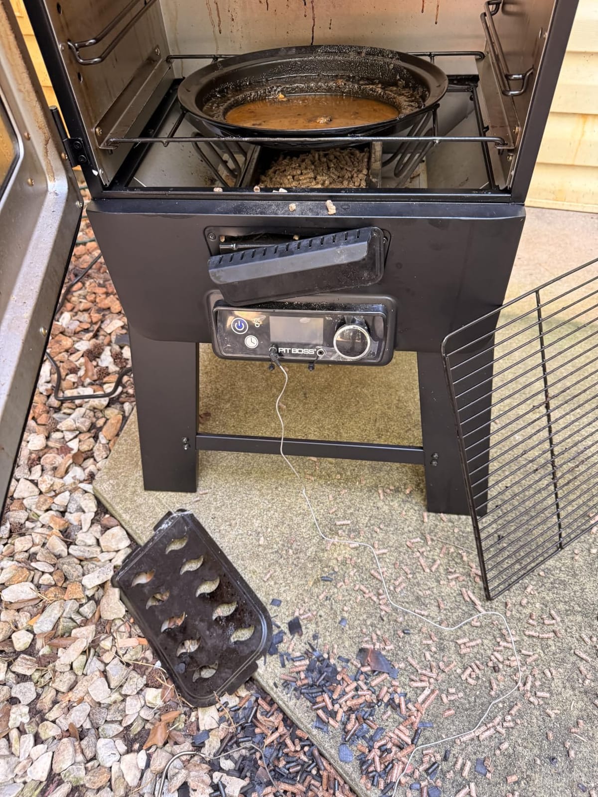 Pit Boss 4-Series WiFi & Bluetooth Digital Vertical Smoker with LCD Digital Controller and Wood Chip Tray, 1,320-Sq. In. 6-Rack Cooking Space, 100°F to 300°F Temperature Range, Meat Probe, Black customer photo 2