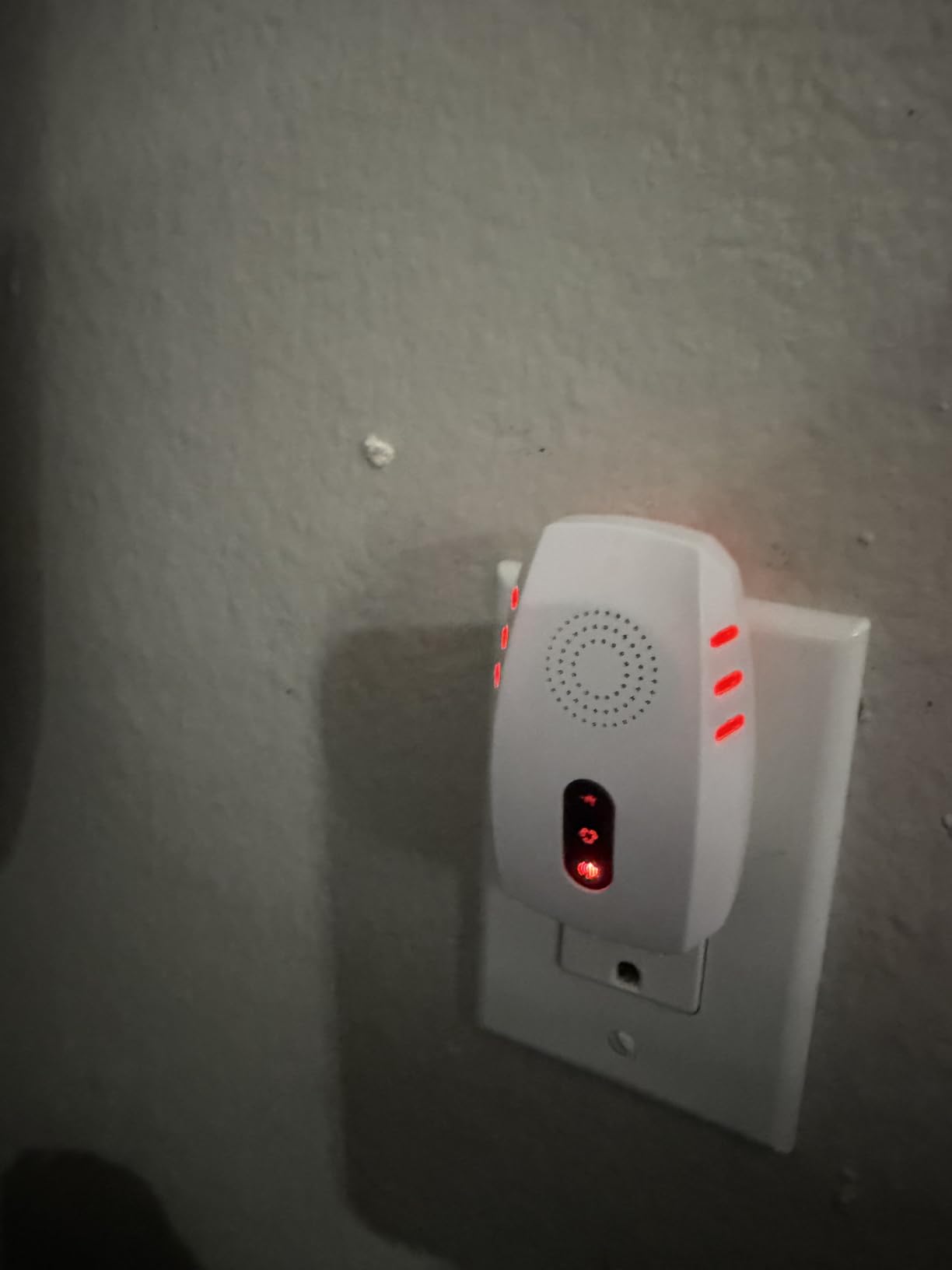 2026 Cvtayn Upgraded Ultrasonic Pest Repellent Indoor Repeller, Mouse Traps, Repellent Roach, Mouse, Bugs, Mosquito, Mice, Spider, Ant, Rodent Repellent Ultrasonic Plug in, 3 Mode Switching,6 Pack customer photo 1