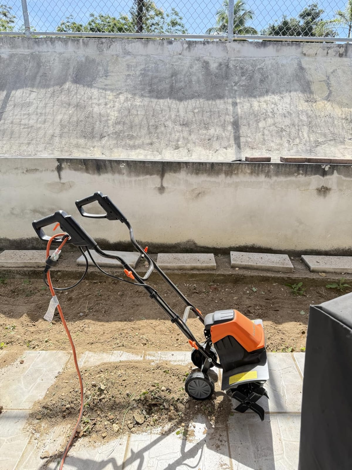LawnMaster 24V MAX 9” Cordless Tiller – CLTE2409 customer photo 1