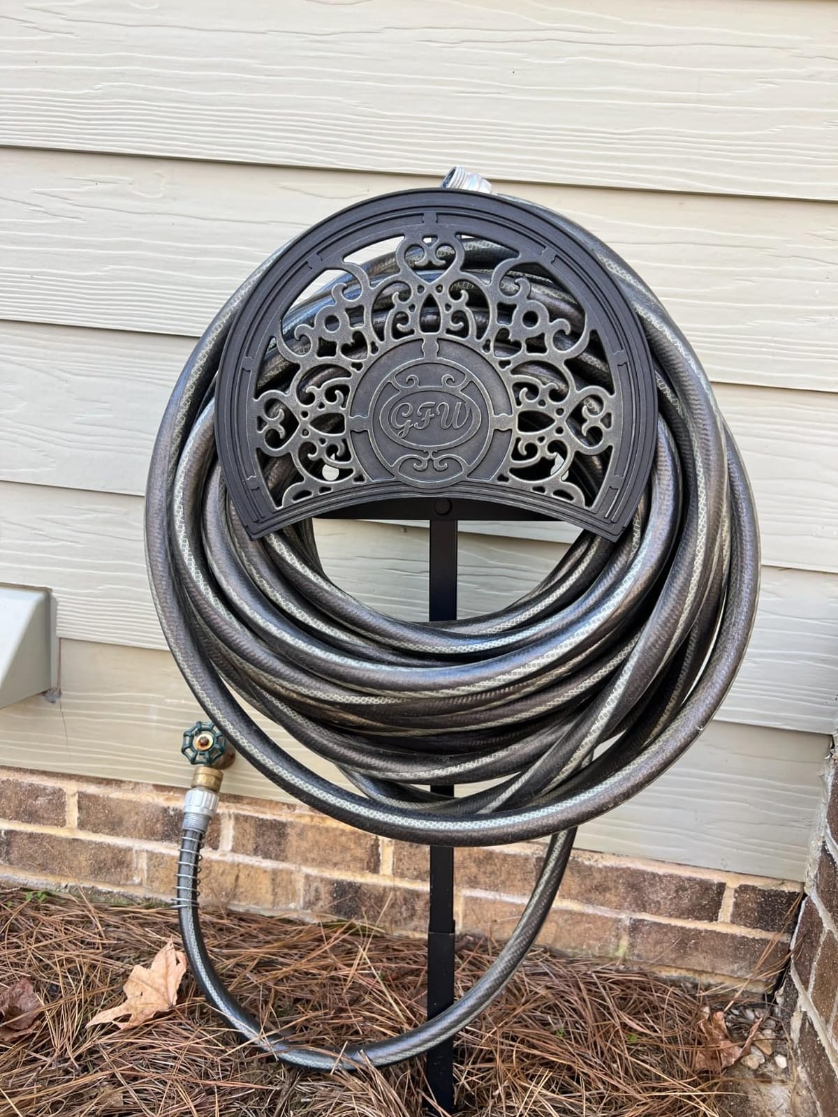 GOFORWILD Wall Mount Garden Hose Reel, Holds 200-Feet of 5/8-Inch Hose customer photo 2