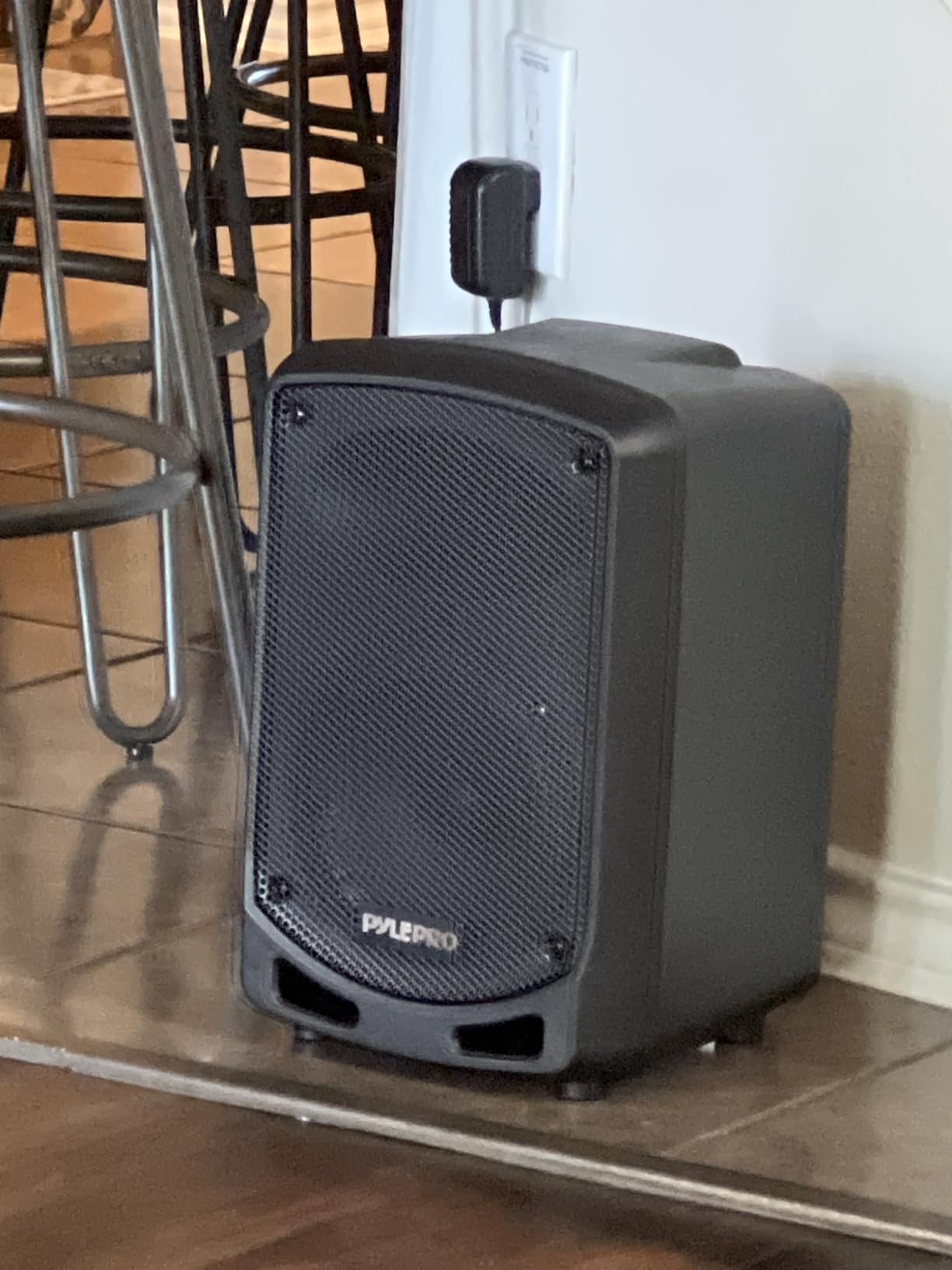Pyle Portable 800W Karaoke PA System with Wireless Microphone, Bluetooth Streaming, Rechargeable Battery, USB/SD Recording & Powerful Sound – Compact Karaoke Speaker and PA Speaker for Home and Events customer photo 1