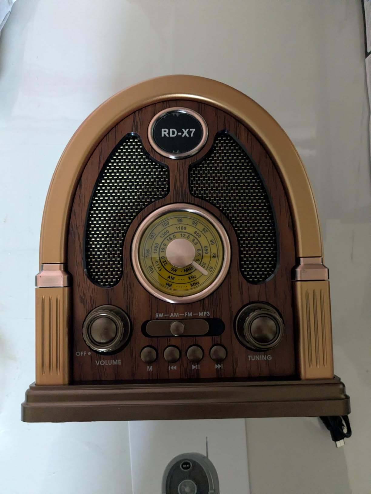 Portable Vintage AM/FM/SW Radio with Bluetooth Speaker, Retro Design customer photo 1