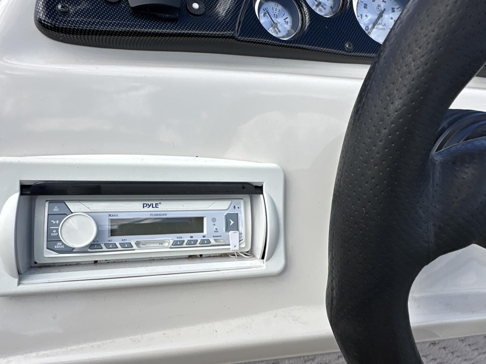 Pyle Marine Radio Single DIN Receiver – Bluetooth Wireless Streaming, AM/FM Tuner, USB/AUX MP3 Playback, Hands-Free Calling, Remote Control, RGB Buttons, Splash-Resistant Stereo Upgrade customer photo 1