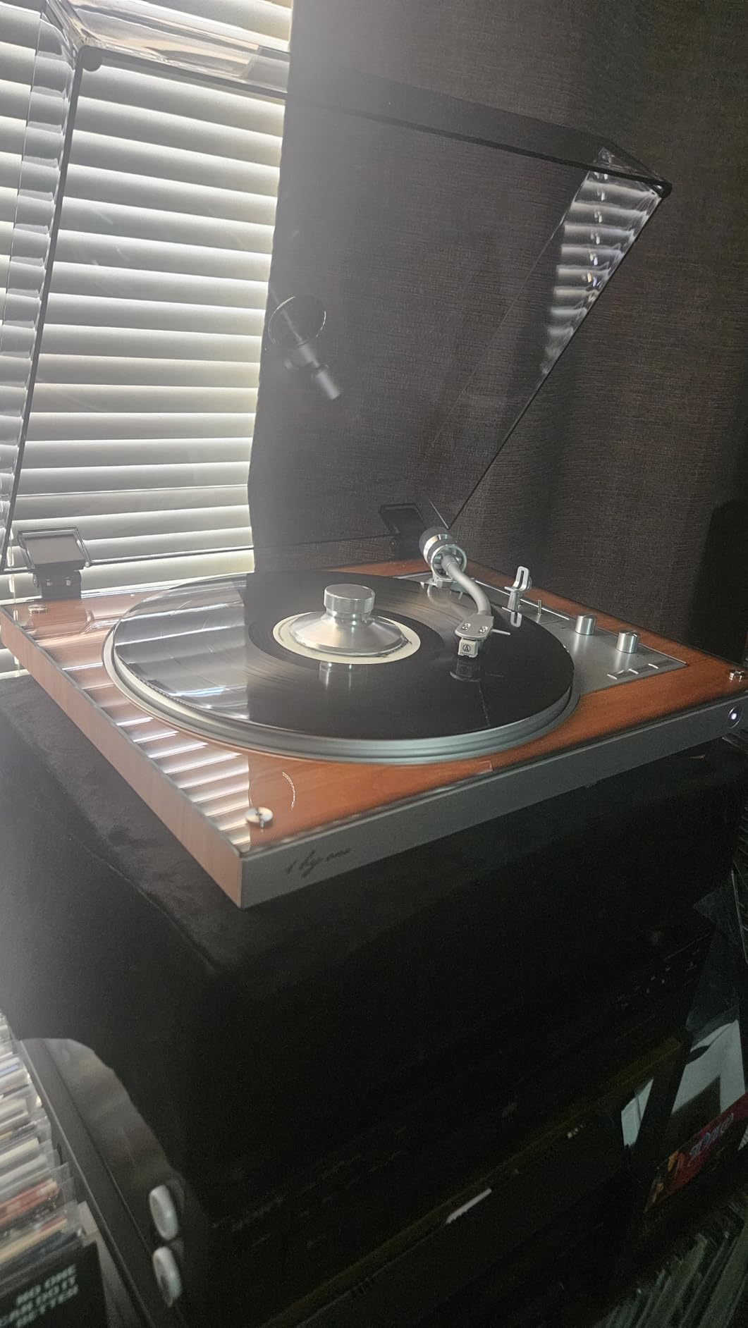 1 BY ONE Fully Automatic Belt-Drive Turntable, Wireless Vinyl Record Player customer photo 1