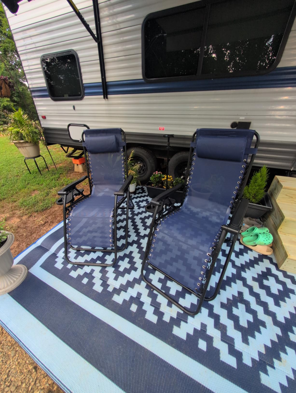 Sweetcrispy Zero Gravity Chairs Set of 2, Outdoor Folding Reclining Lounge Chair with Cup Holder Tray & Adjustable Pillow, Portable Camping Beach Patio Poolside Lawn Yard Chair, Classic Blue customer photo 2