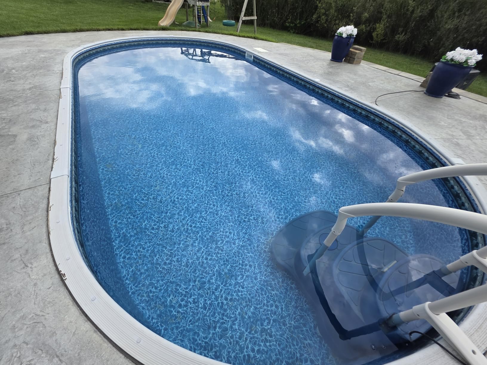 WYBOT C1 Cordless Robotic Pool Vacuum for Inground Pools, Professional customer photo 1