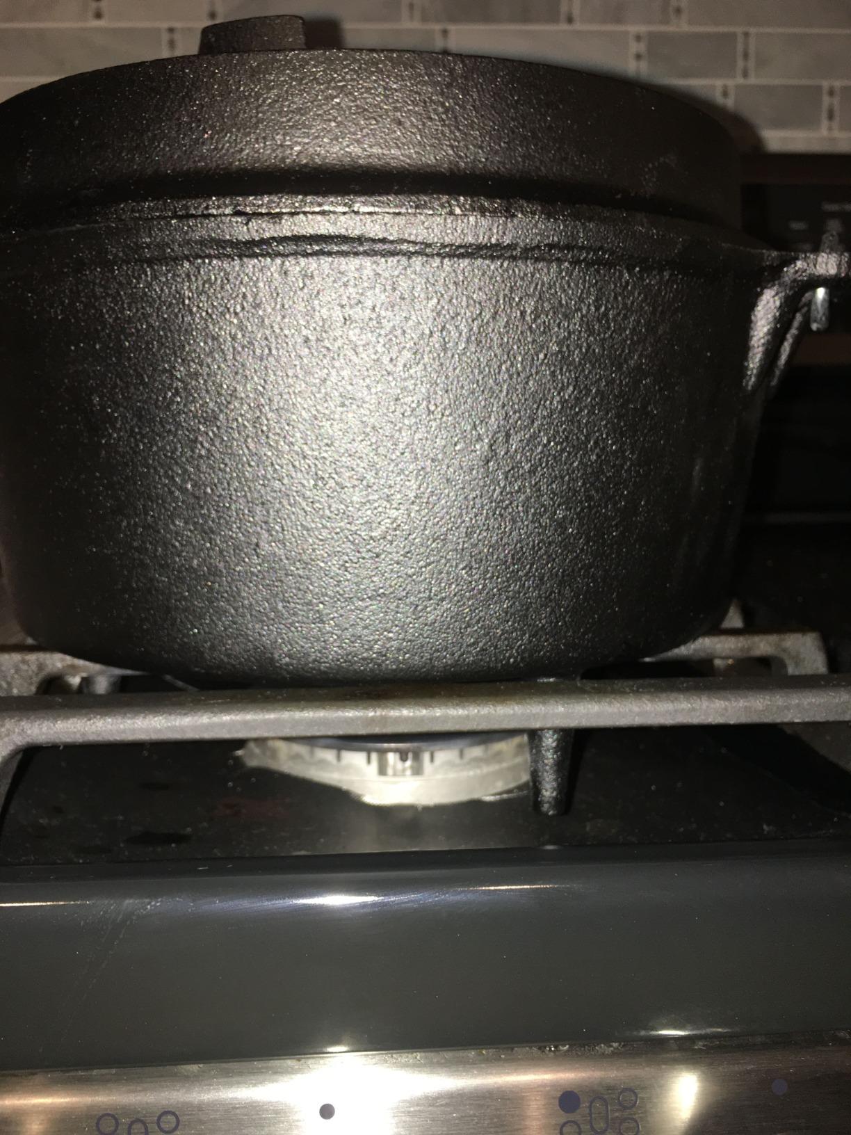 Overmont 6QT Cast Iron Dutch Oven - Pre-Seasoned Pot with Lid Lifter & Legs customer photo 2