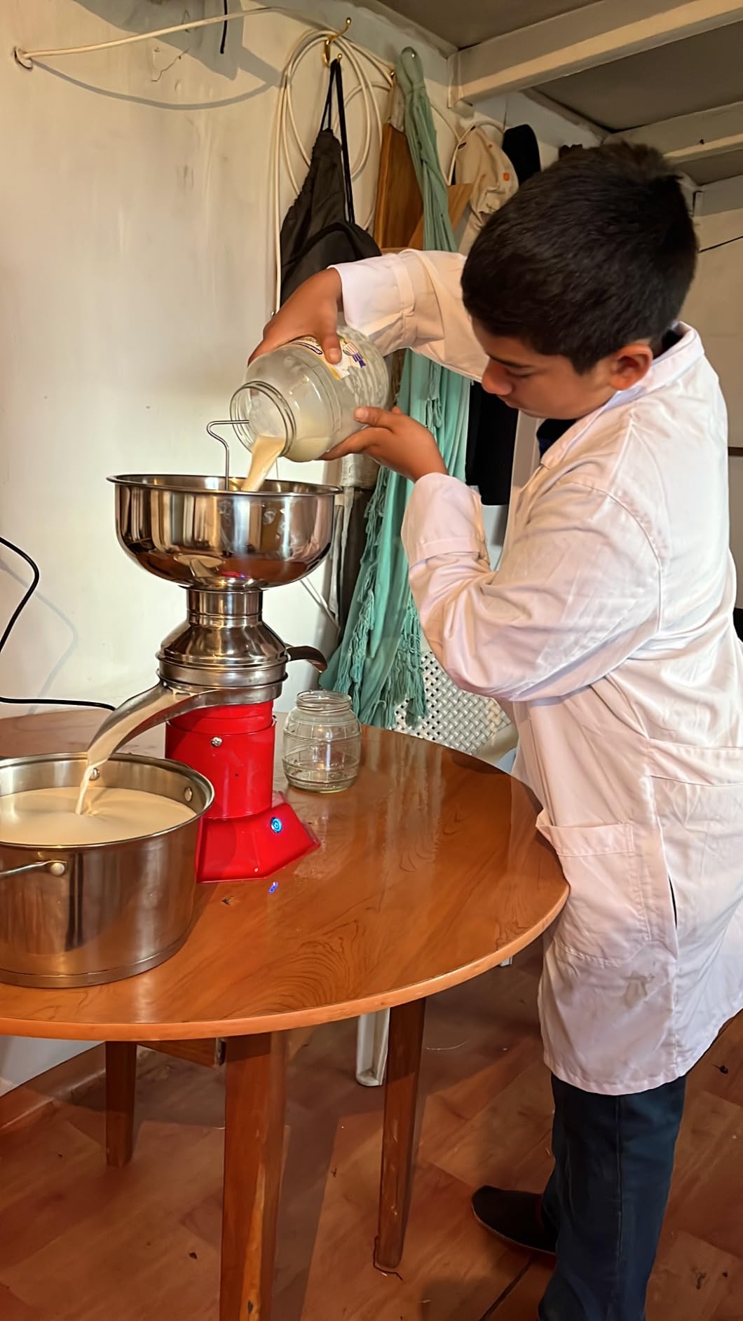Milk Cream Centrifugal Separator Electric descremadora de leche 100L/H Capacity Cream Maker with 5L 304 Stainless Steel Bowl for Fresh Goat Cow Milk, 110V 100W customer photo 2
