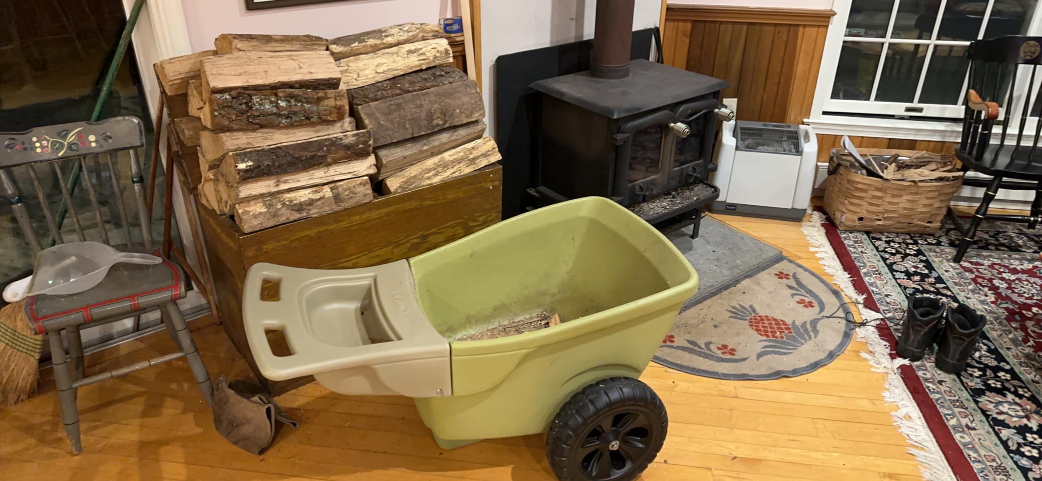 Simplay3 Easy Haul Durable Wheelbarrow with Garden Tool Storage Tray - Large Easy Turn Wheels - Gray - Made in USA customer photo 1