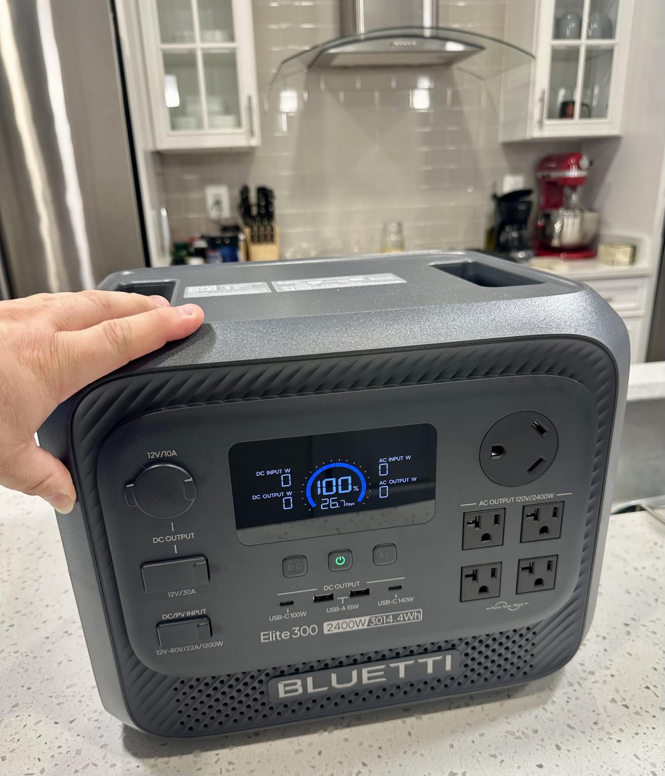 BLUETTI Solar Generator Elite 300 & 2x200W Solar Panel 3014.4Wh LFP Battery customer photo 2